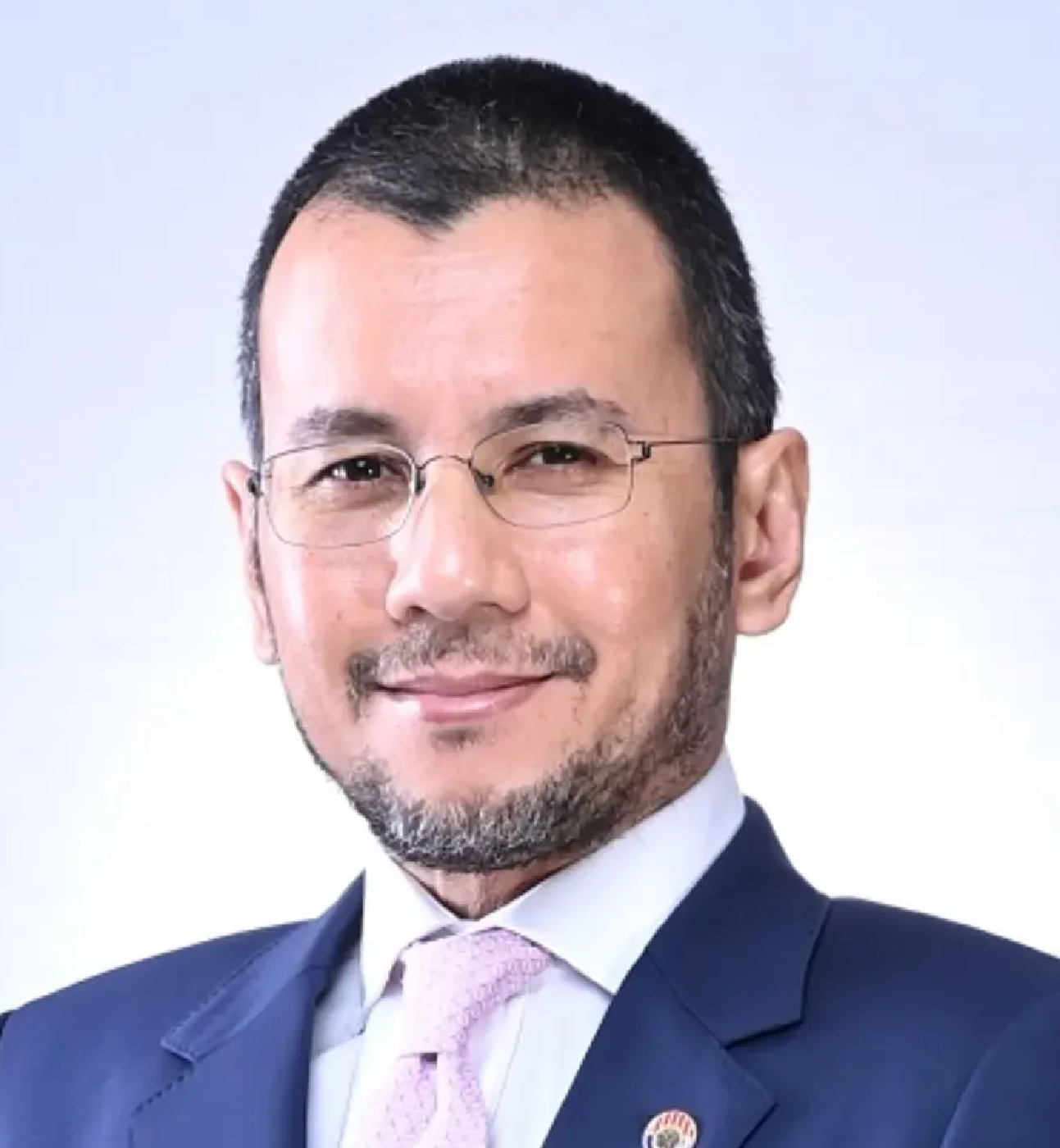 Mr Ahmad Zulqarnain Onn headshot picture